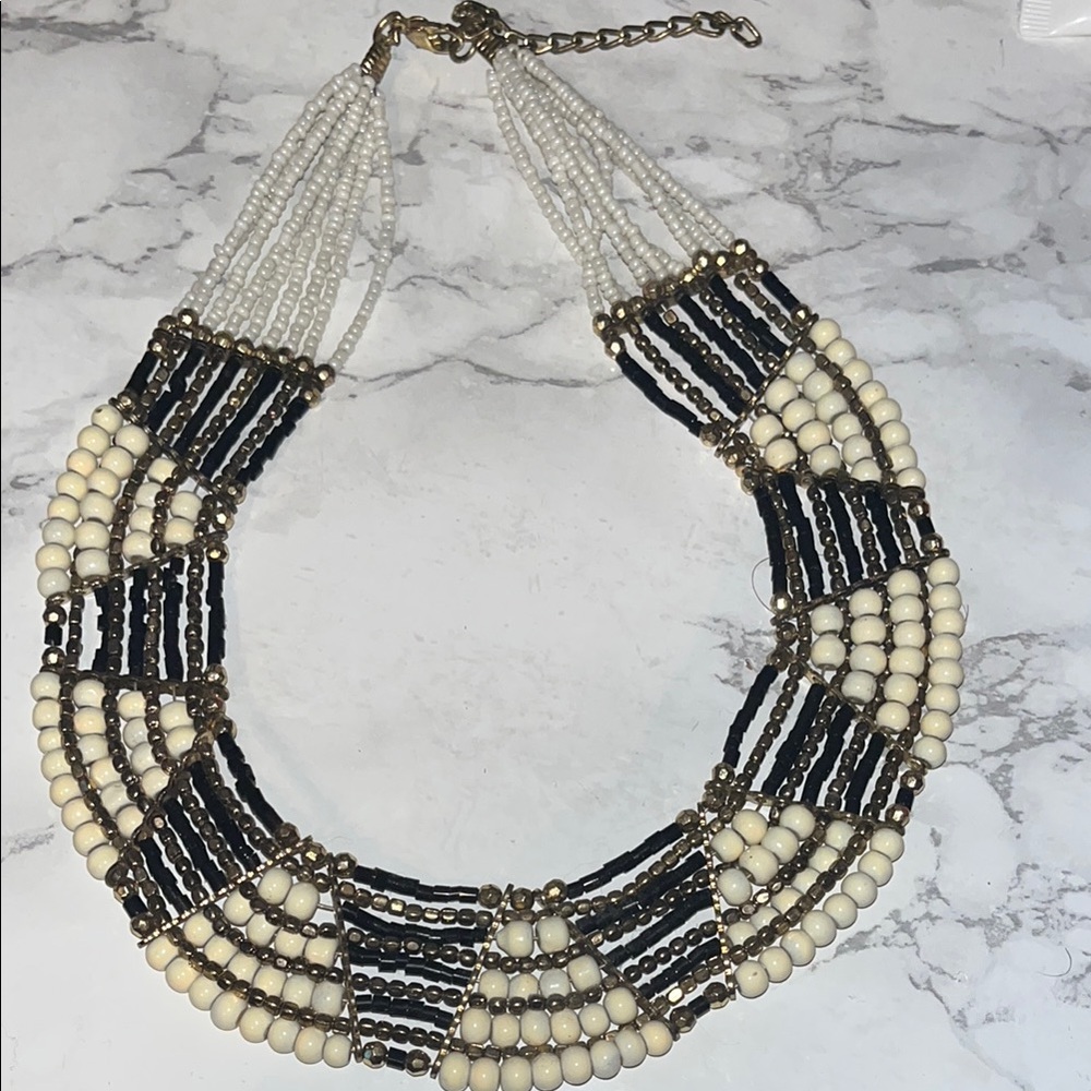 Elegant Beaded Necklace in Black and Cream